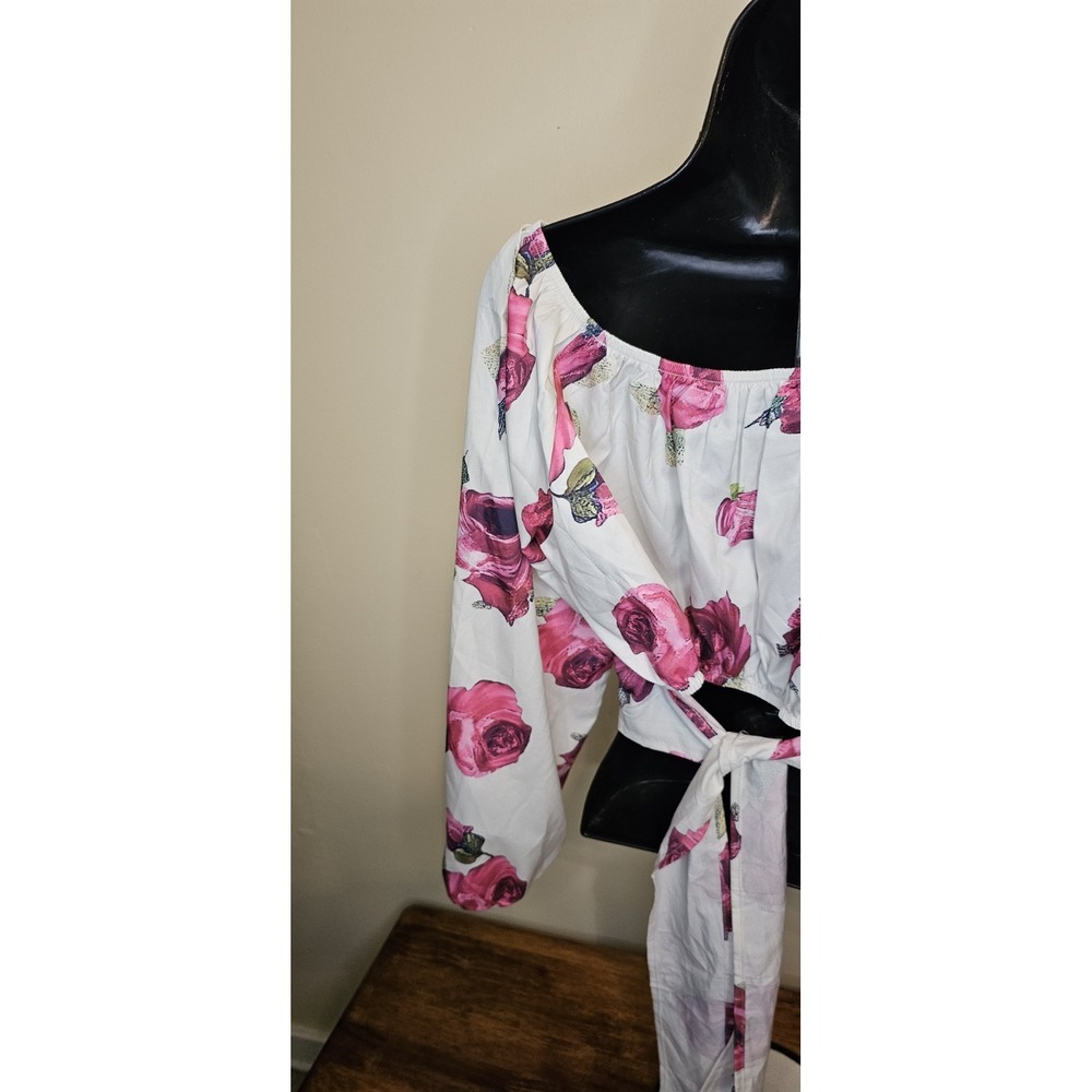 Crop Twist Front  Long Sleeve Gorgeous Floral - Women Top -Size  Large - Picture 4 of 11